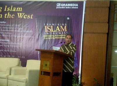 Alwi Shihab Luncurkan Buku