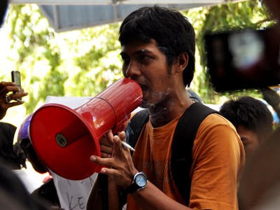 Aksi Protes Pungutan Liar PLN
