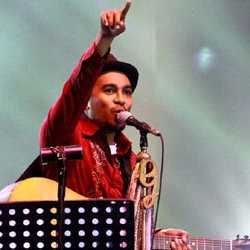 Glenn Fredly Beri Persembahan Spesial untuk Franky Sahilatua
