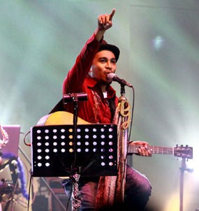 Glenn Fredly Beri Persembahan Spesial untuk Franky Sahilatua