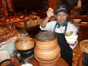 Yuk, Cicipi Soto Aceh dan Celimpungan di Pasar Senggol!