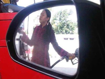 Kartinian di SPBU Sidoarjo