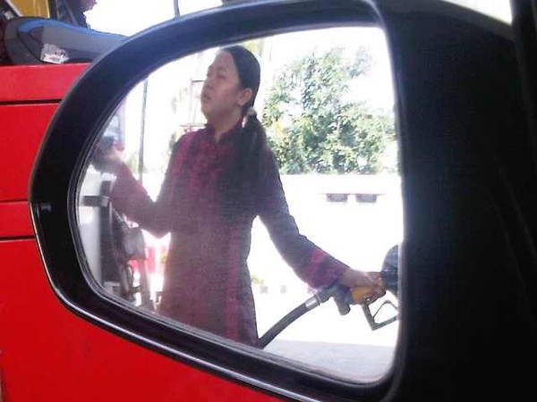 Kartinian di SPBU Sidoarjo
