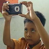 Jelang UN, Dukun Cilik Ponari Diburu Pelajar SMP