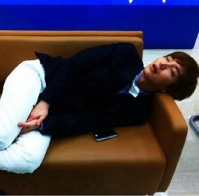 Foto Leeteuk SuJu Tidur Jadi Buah Bibir di Twitter