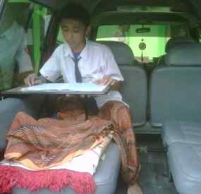 Patah Tulang, Seorang Siswa UN di Mobil