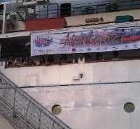 Menhub Lepas Kapal Bantuan Mentawai Tersenyum