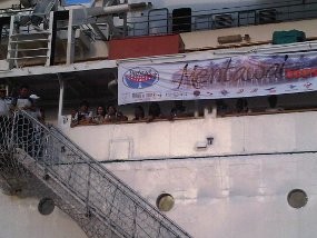 Menhub Lepas Kapal Bantuan Mentawai Tersenyum