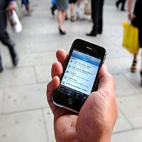 Apple dan Google Didesak Jelaskan Pelacakan Data Lokasi 