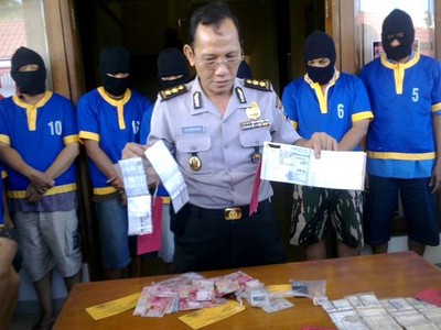 Polisi Bekuk Pemalsu STNK dan BPKB