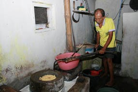 Menengok Pabrik Tahu yang Masih Mencintai Sotokan