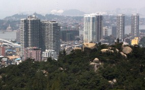 Menikmati Secangkir Teh di Puncak Bukit Putuo