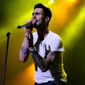 Adam Levine Jingkrak-jingkrak Jelang Konser