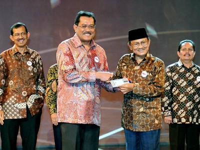 Habibie, Pelanggan ke-100 Juta Telkomsel