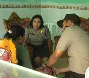 Polisi Membawa Siswi SDN Hamil 6 Bulan Ke Mapolres