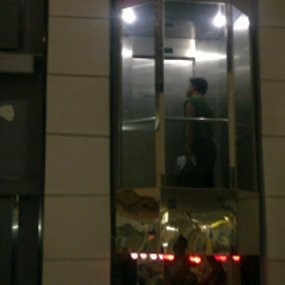 BeMall Mati Lampu, Seorang Pria Terjebak di Dalam Lift