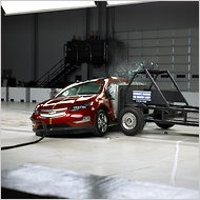 Chevy Volt dan Nissan LEAF Paling Aman Saat Tabrakan