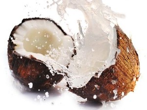 Air Kelapa Bikin Awet Muda?