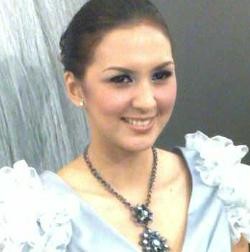 Hamil Besar, Donna Agnesia Masih Eksis Nonton Konser