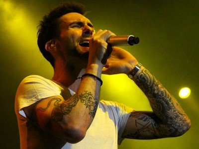 Aksi Memukau Maroon 5 di Jakarta