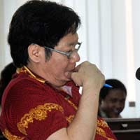 Hakim Vonis Bebas Bos Warna Warni