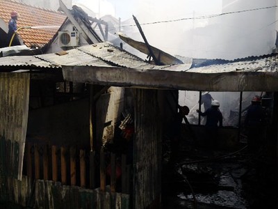 Gudang Penyimpanan Spon Terbakar