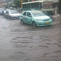 Genangan Air di Cikini, Mobil & Motor Mogok 