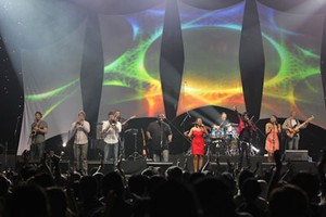 Konser Amal Incognito Berlangsung Meriah Semalam