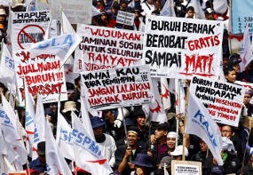  Massa Buruh Merangsek ke Istana Merdeka, Sempat Ricuh