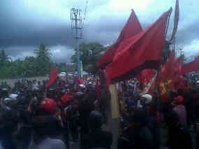 Hendak Duduki Bandara, Buruh di Makassar Dihadang Polisi di Pintu Tol