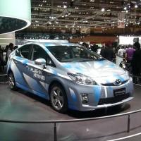 Asia Lebih Senang Mobil Listrik, AS Pilih Mobil Hybrid
