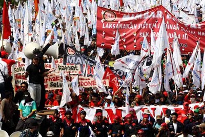 Buruh Padati Bundaran HI