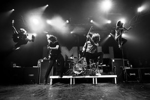 Drummer Bring Me The Horizon Patah Tulang Lengan dan Tak Bisa Melanjutkan Tur