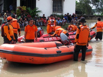 Perahu Terbalik, 40 Orang Hanyut