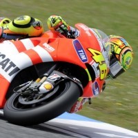 Rossi Kecolongan Lagi di Garis Finis Estoril