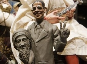 Seniman Italia Bikin Patung Obama Pegang Kepala Osama