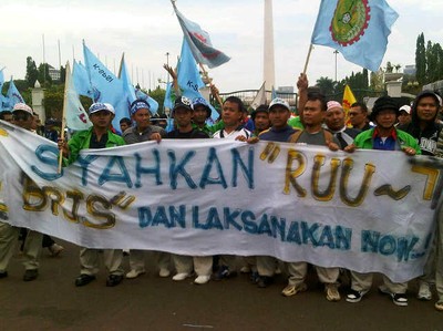 Buruh SPSI Demo di Depan Istana