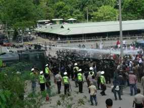 35 Warga Sumbawa Barat Mogok Makan di Tambang Newmont