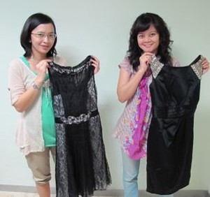 Dress Seba dari Wolipop Jadi Milik 2 Wanita Ini