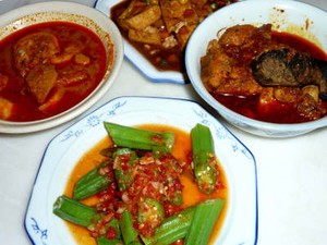 Ayam Pongteh: Masakan Mestizo Melayu-Tionghoa