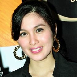 Keliling Dunia, Sandra Dewi Kangen Mie Instan