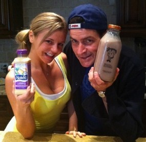 Waduh! Charlie Sheen Dicampakkan Bintang Porno Lewat SMS