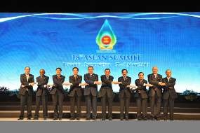 SBY Eksis di KTT ke-18 ASEAN dengan Jas Birunya