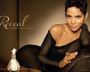 Parfum Halle Berry Raih Penghargaan Bergengsi