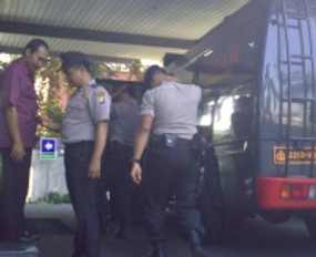Dikira Bom, Bungkusan Kain Hebohkan Warga Makasar, Jaktim