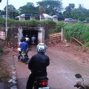 Warga Tuntut Jasa Marga Perbaiki Jalan di Bawah Tol Jakarta-Tangerang