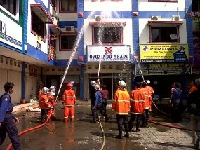 Kompleks Ruko di Semarang Dilalap Api