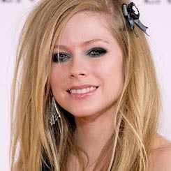 Kerennya Avril Lavigne Tak Sebanding Tata Suara Konser