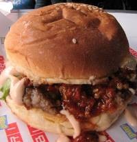 Burger Pedas dengan Olesan Sambal Durjana