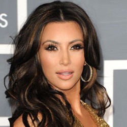 Kim Kardashian Beli Cincin Tunangan